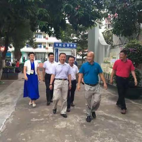 市教育局刘雄副局长一行莅临农垦一小调研