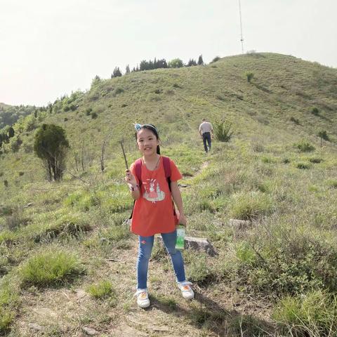 2021年5月1日随爸爸去爬他小时候常爬的家门口的山！