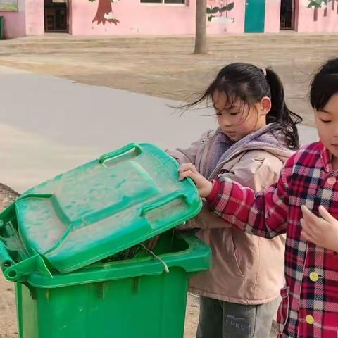 黎博寨校区崇德小学开展“防疫爱国卫生”大扫除活动