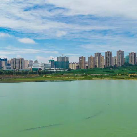 干海子：三个人的湖