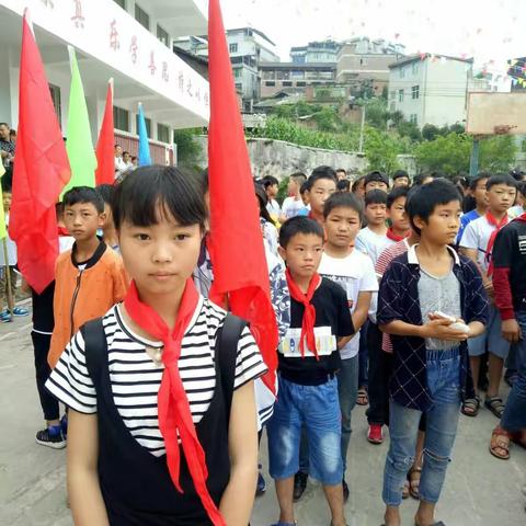 关注留守 牵手幸福童年