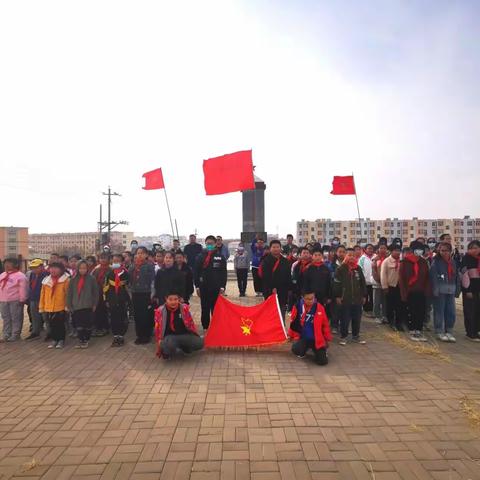 海拉苏蒙古族学校居委会小学开展“又是一年清明时”主题活动