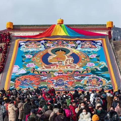 甘南藏区郎木寺晒大佛