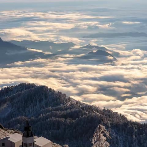 四川牛背山雪山云海