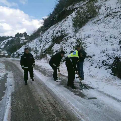 春节我在岗   除雪破冰保畅通——马鹿塘乡全力做好雪天安全保障工作