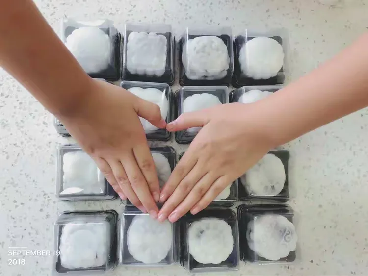 大班年级中秋节活动——制作冰皮月饼