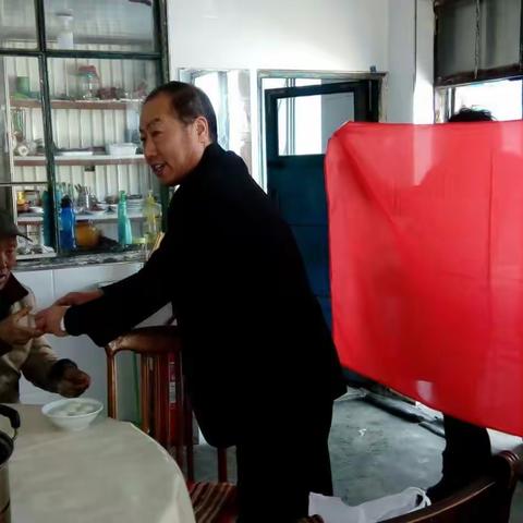 欢乐闹元宵 温馨送汤圆