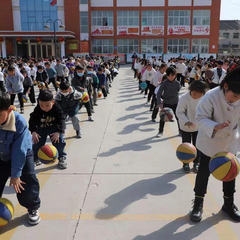 活力课间操，强健少年身          ——仰韶小学一年级课间操比赛活动