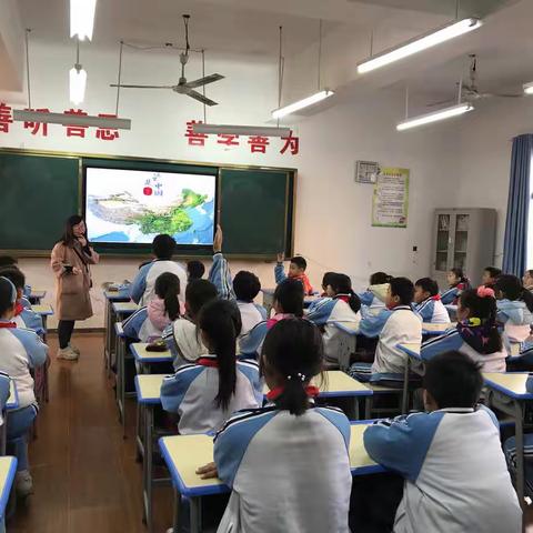 走进中国传统文化—-2019年12月6日下午，上饶市第十一小学五（1）班教室里洋溢着活力和快乐，充满着欢声笑