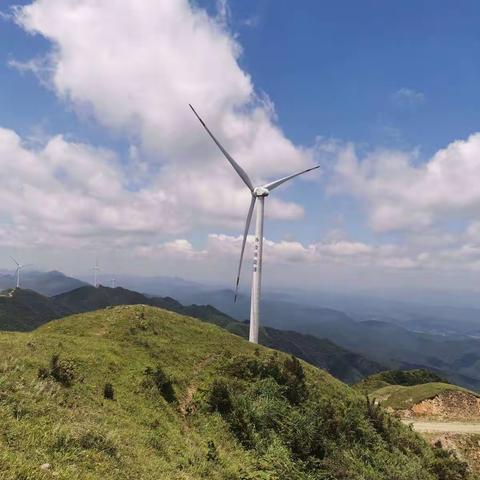 行走侗乡看变化____黄沙岗风电场