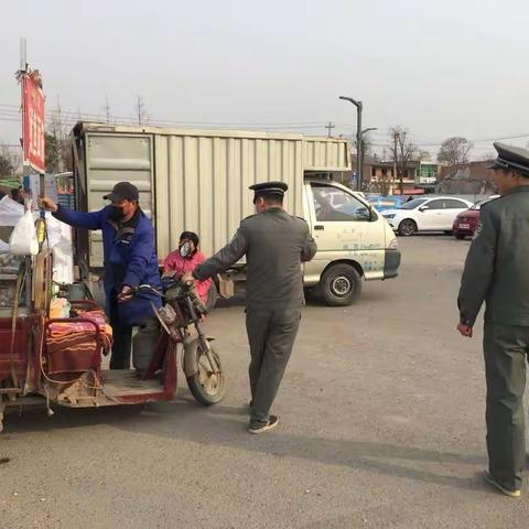 2月15日，服从命令听指挥，渭北执法分局城市管理人员在一线，坚守工作岗位，认真履行岗位职责。