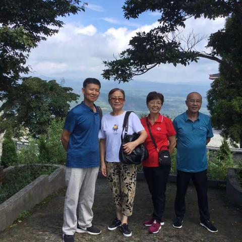 今天我们攀玉山又登金山   2021.8.15