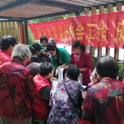 天桥区制锦市街道计生协积极开展“5.29集中宣传服务月”活动之健康惠民服务