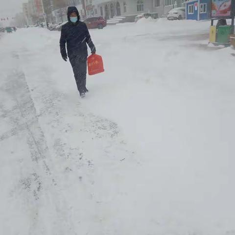 “狂风暴雪，挡不住我校教师联防联控的热情”——富裕县励志民族中学