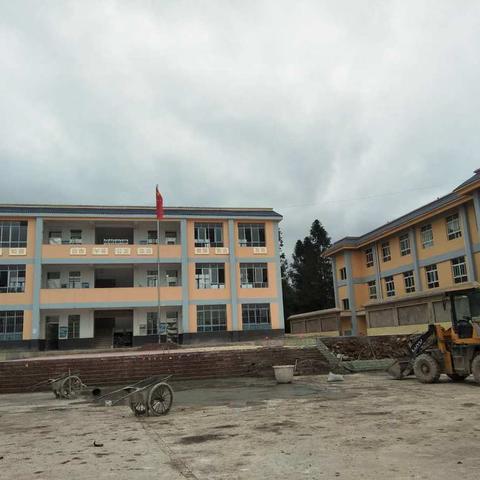 中国建设银行云南省分行莅临落雁乡天井小学检查指导工作