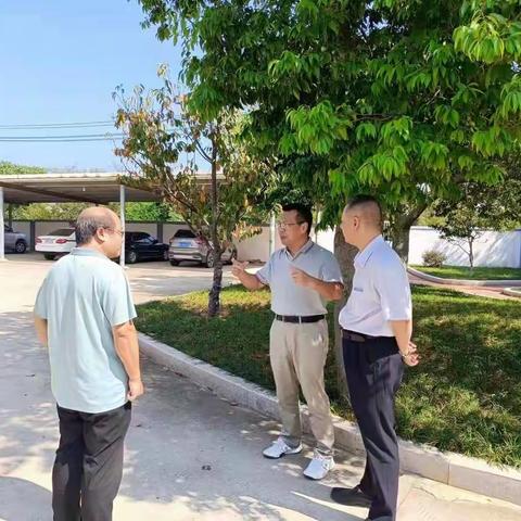 节庆期间，市林业局局长童桂荣带队区林业局、局防灾减灾处到大鹤林场检查指导安全工作