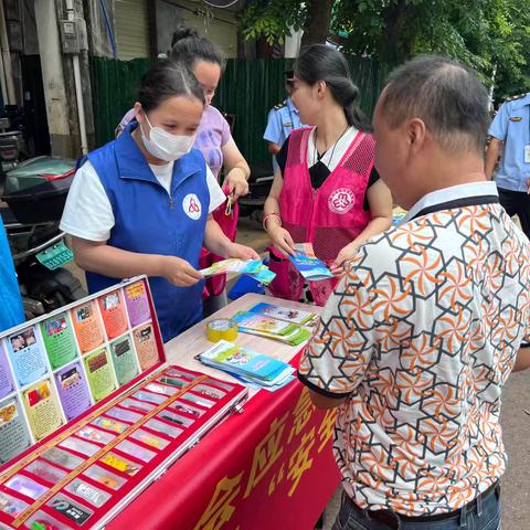 红旗镇民政服务站开展“人人讲安全，个个会应急--查找身边安全隐患”安全知识宣传活动