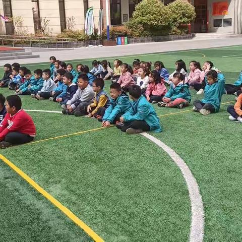 一年级体育课堂瞬间