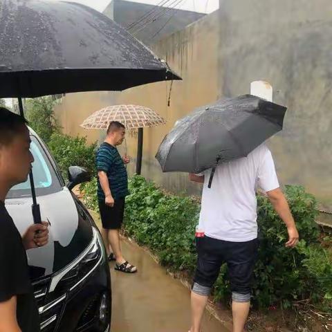 金水源红花寺社区：暴雨无情 人间有爱 众志成城 共守家园