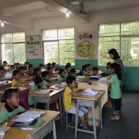 青塘中心小学一二年级晨读