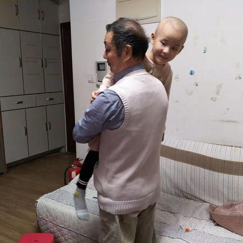 2020.年方牧怡再次住院手术移植的照片，还有几张是2019的照片