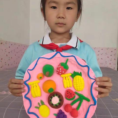 城内小学一十班美术特色作业——水果摆盘