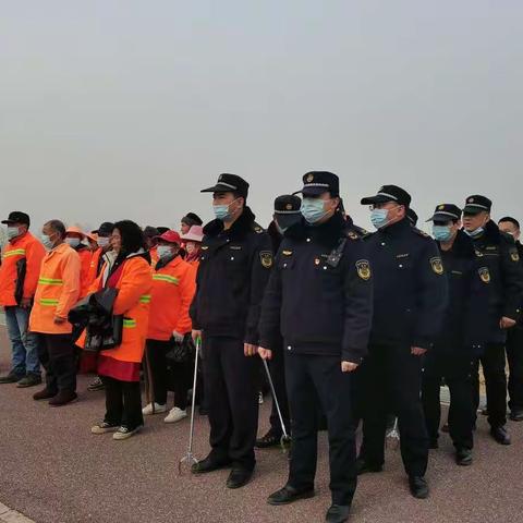 左岭综合执法中心:辞旧迎新江滩大扫除