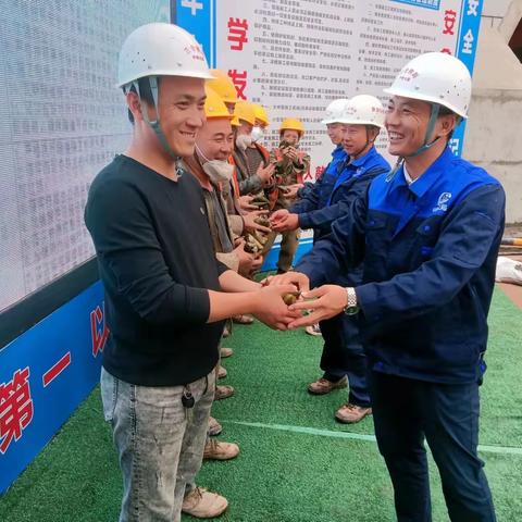 艾香端午“粽”是情，西安公司兰合铁路项目一家亲