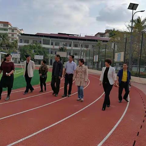 情系老教师  关怀暖人心——吉阳教科局领导慰问南新小学退休教师