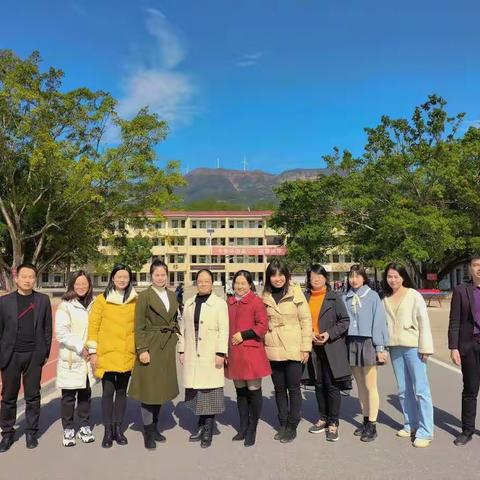 乘“双减”政策之风      携名师共促成长——记于都县小学语文赖丽菁名师工作室送教盘古山中心小学