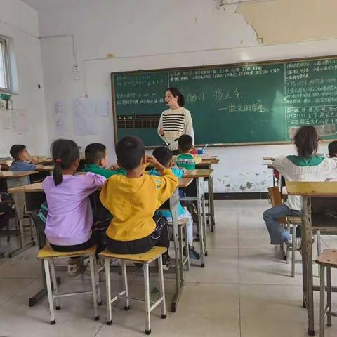 冯家口学校组织“除陋习扬正气 做文明学生”主题班会