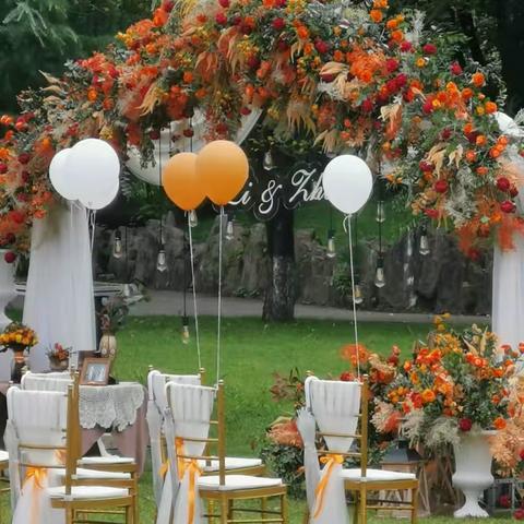 8月16是个好日子，有幸参加天骏与诗语的婚礼，祝福一对有缘人举案齐眉，恩爱有加，白首偕老，幸福永远！