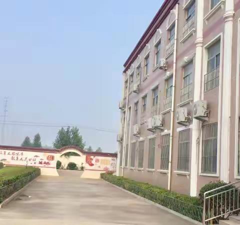 优化育人环境，创办特色教育