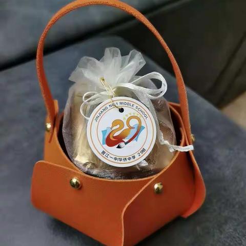 朗朗石鼓月，暖暖家味情