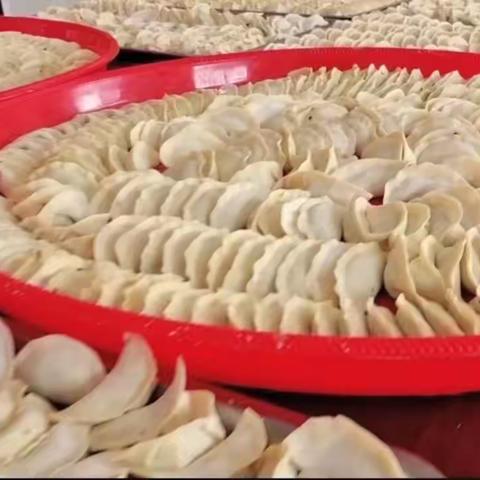 幸福饺子宴 温情暖人心