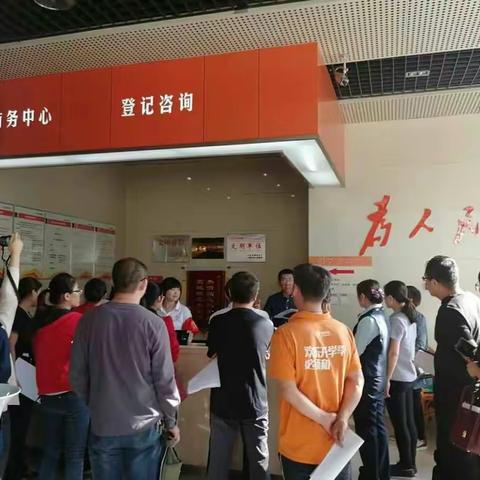 创城办组织点位人员到审批局交流学习"学雷锋志愿服务站"建设