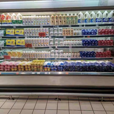 嘉鱼店冷藏乳制品陈列