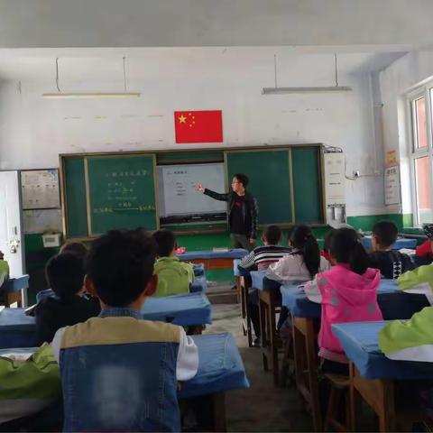 加强交流在研讨中进步                              ——杨马湖小学开展教研活动