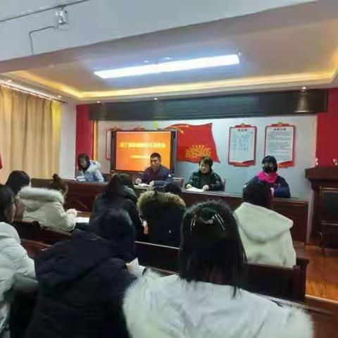 向标兵看齐 立足本职 提升师德
----淳化县幼儿园开展学习丁海燕老师先进事迹活动