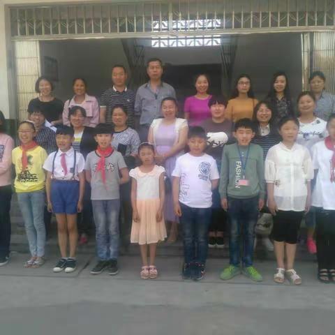 师生洋溢欢畅，争做最美七贤人