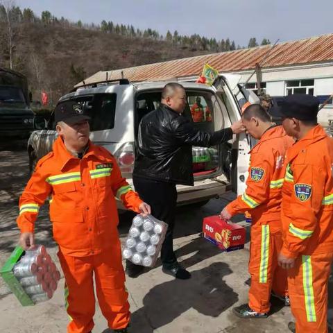 林业局副局长孙德海深入依林管护区慰问驻防队伍
