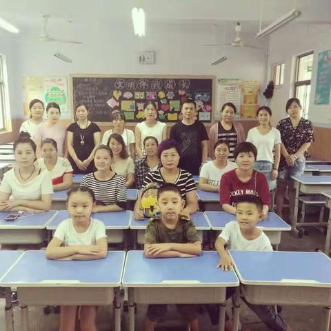 帅爸靓妈做榜样 劳动光荣绽笑颜