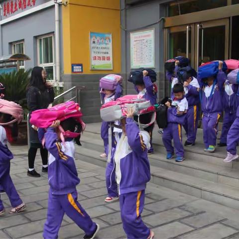 外国语小学防震演练