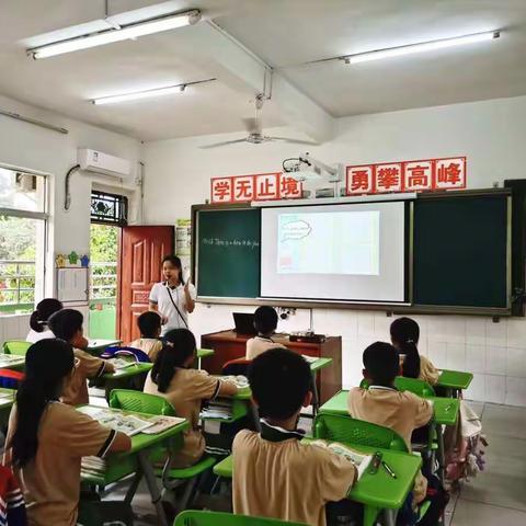 青蓝携手行，同心育桃李——英语组“青蓝工程”汇报课