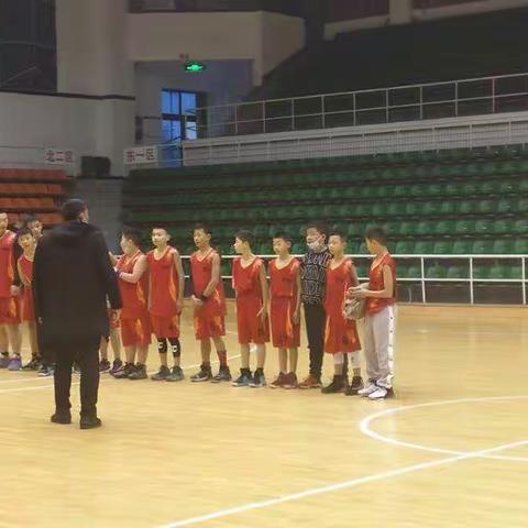 从这里出发     向梦想投篮——酉阳实验小学首次参加全市小学生篮球比赛并在小组赛中以第一名成功出线