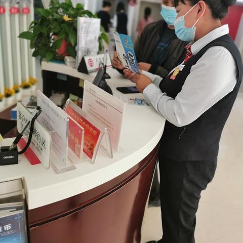 加强教育服务，保护投资者合法权益