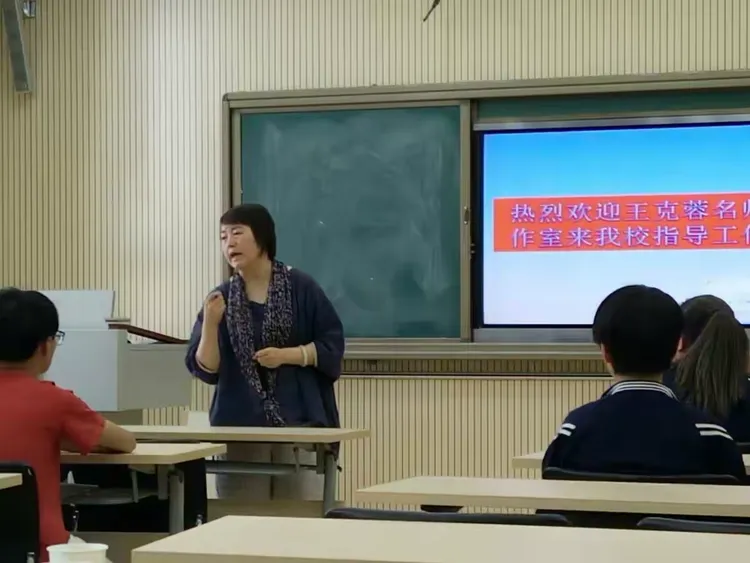 相逢 相识 展示 收获 兰州市美术名师王克蓉老师一行来皋兰一中送教