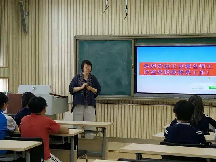 相逢 相识 展示 收获 兰州市美术名师王克蓉老师一行来皋兰一中送教