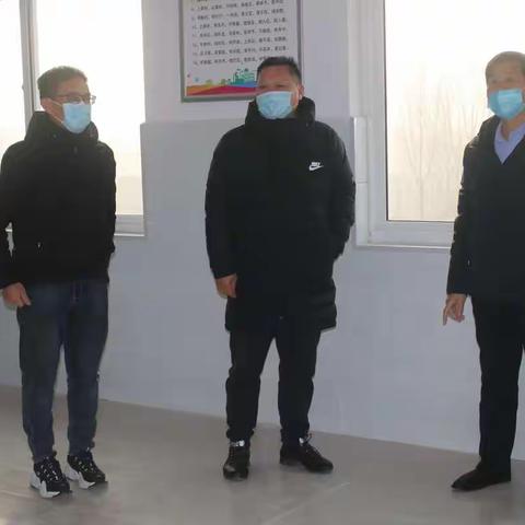 平原县教体局李光泽局长来张士府小学进行重点工作督查