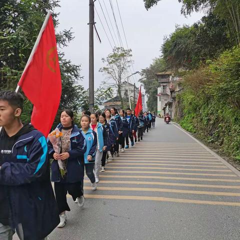 通道一中业余团校青年学子赴烈士陵园祭拜革命先烈